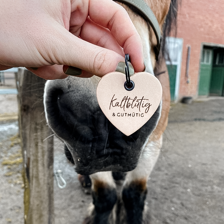 Lederanhänger "Kaltblütig & gutmütig"